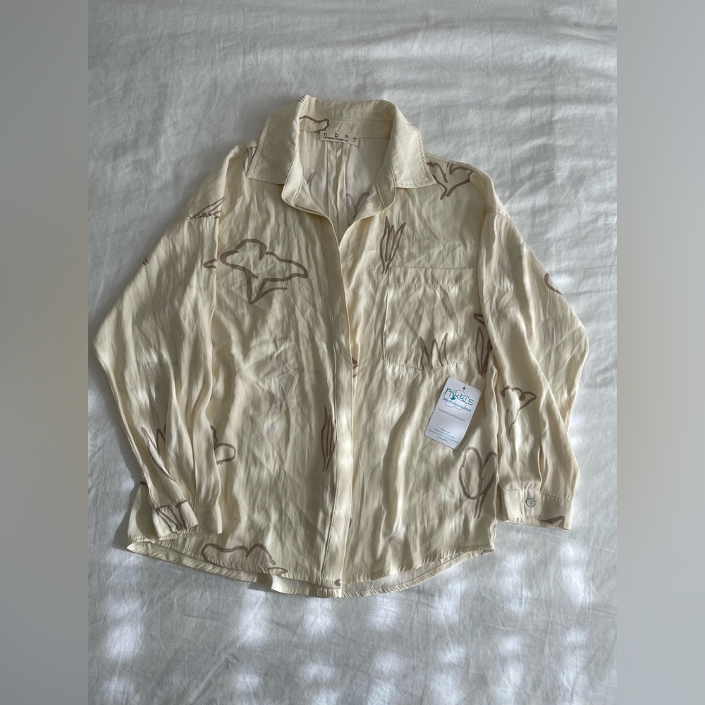 Nikki’s Beach House NWT Zimbabwe Satin Abstract Button Down Blouse Small - Picture 6 of 9